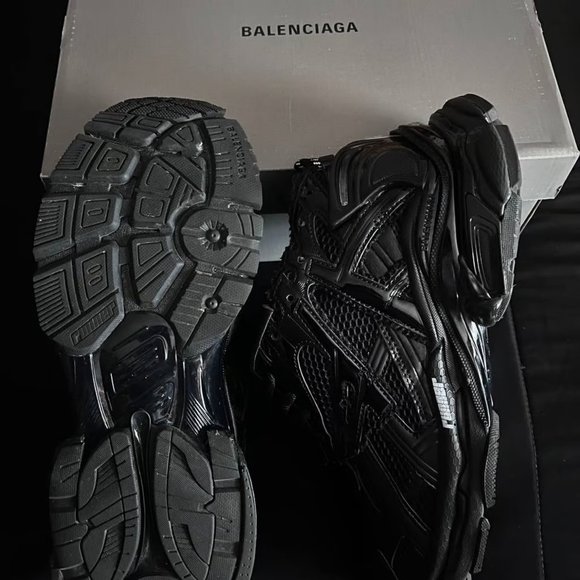 Balenciaga Runner - Picture 3 of 4